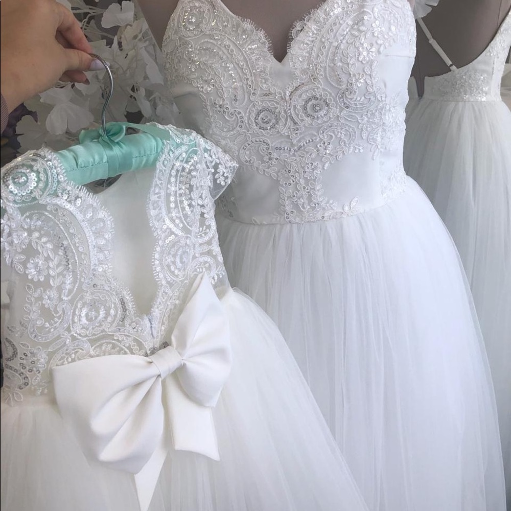Mother daughter matching dress white wedding event